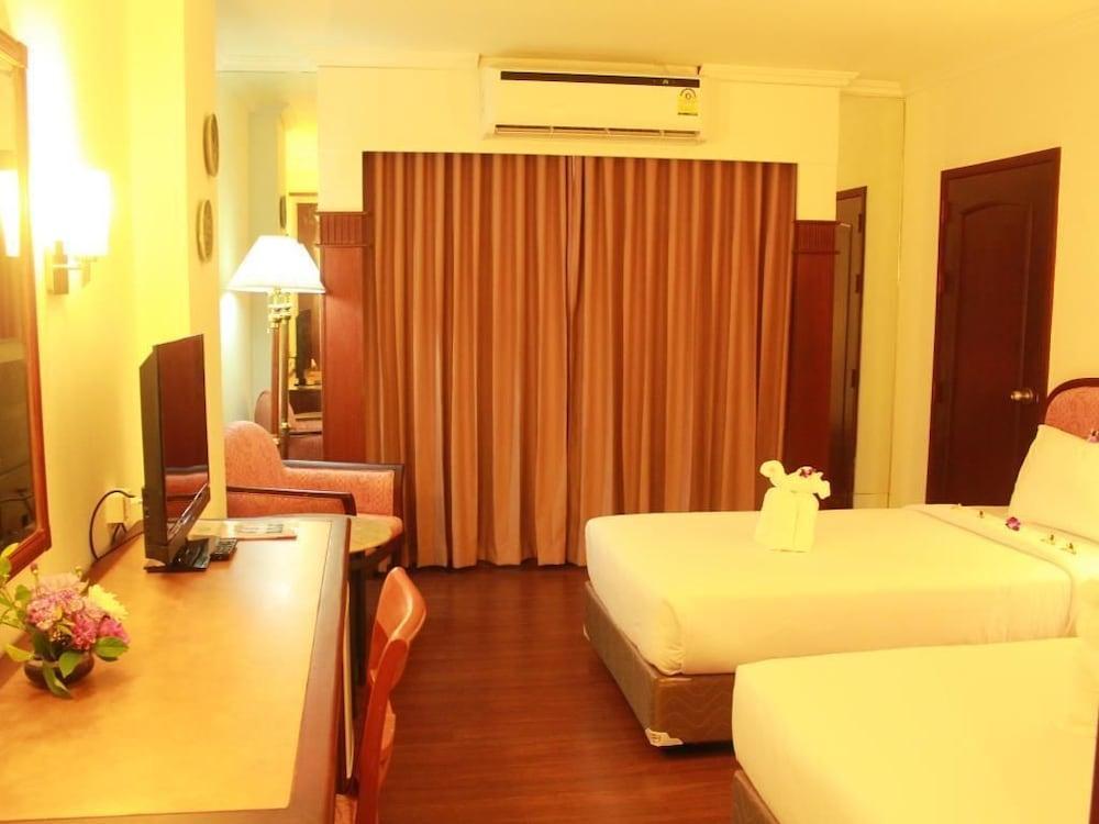 Mayflower Grande Hotel Phitsanulok Exterior photo