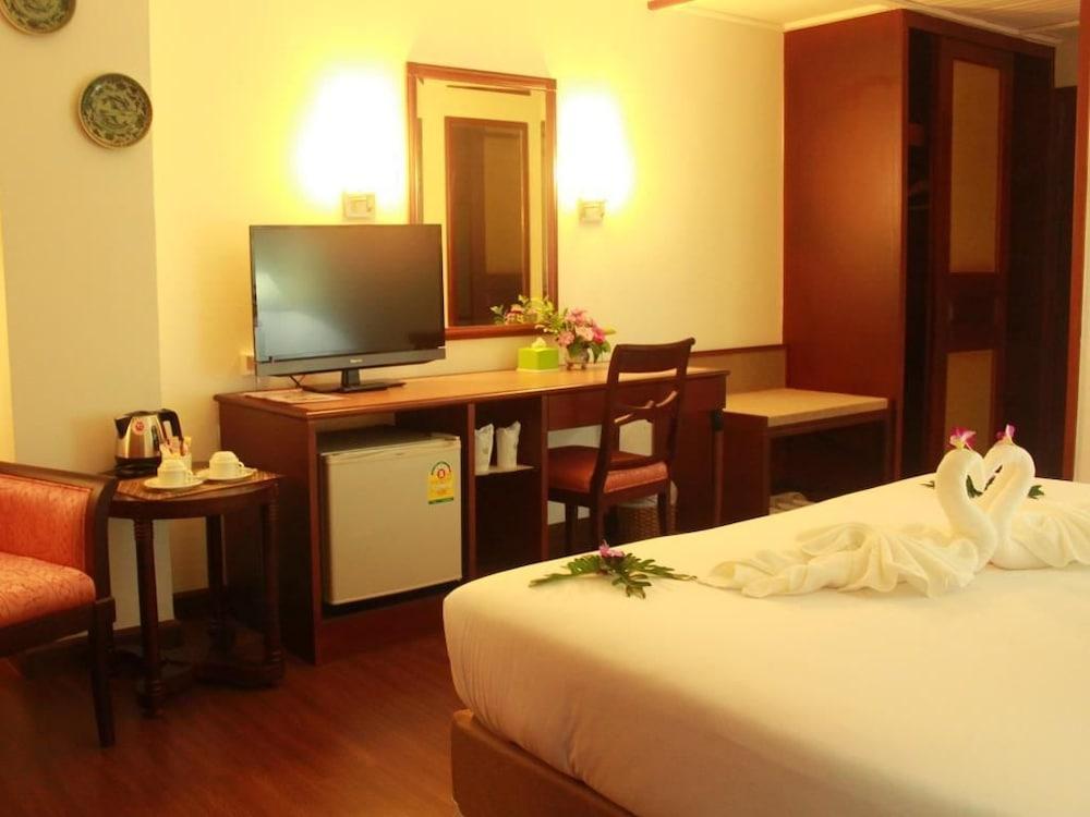 Mayflower Grande Hotel Phitsanulok Exterior photo