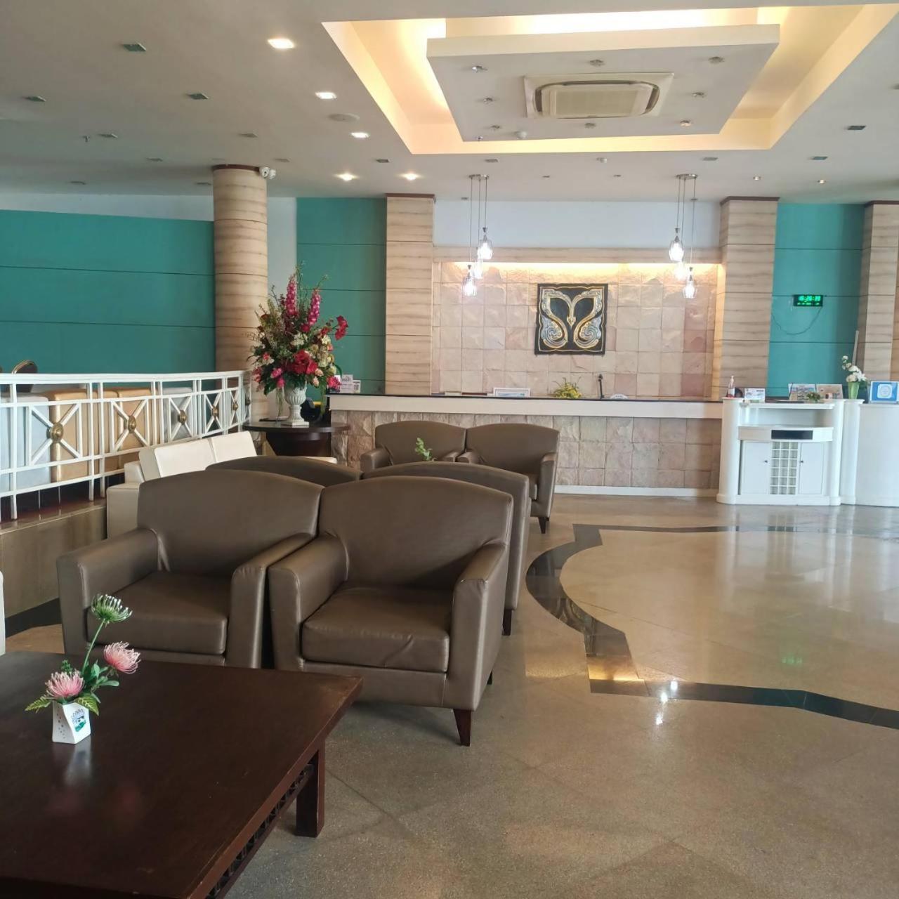 Mayflower Grande Hotel Phitsanulok Exterior photo