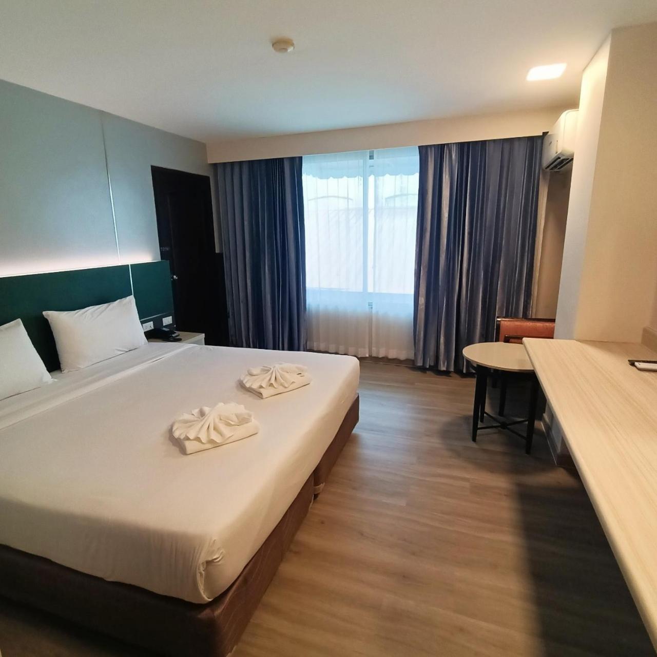 Mayflower Grande Hotel Phitsanulok Exterior photo