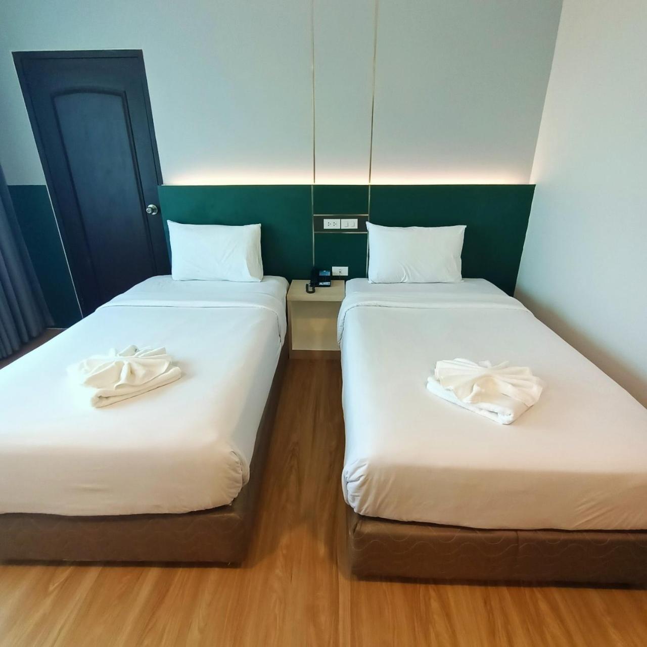 Mayflower Grande Hotel Phitsanulok Exterior photo