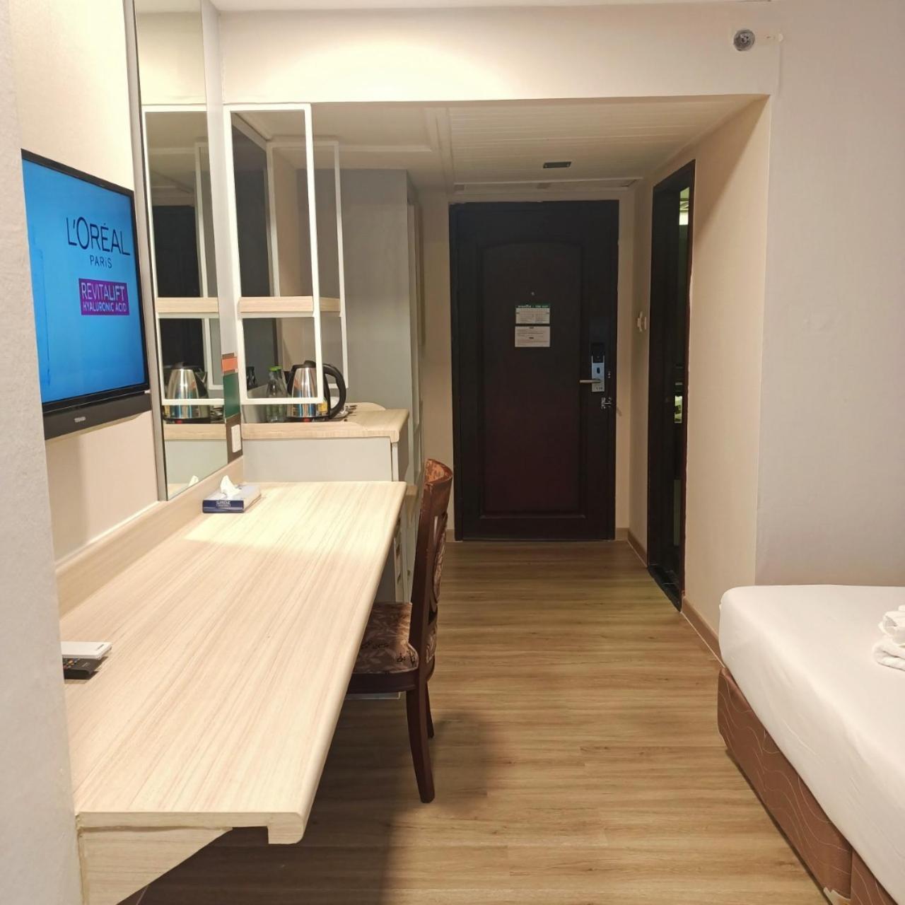 Mayflower Grande Hotel Phitsanulok Exterior photo