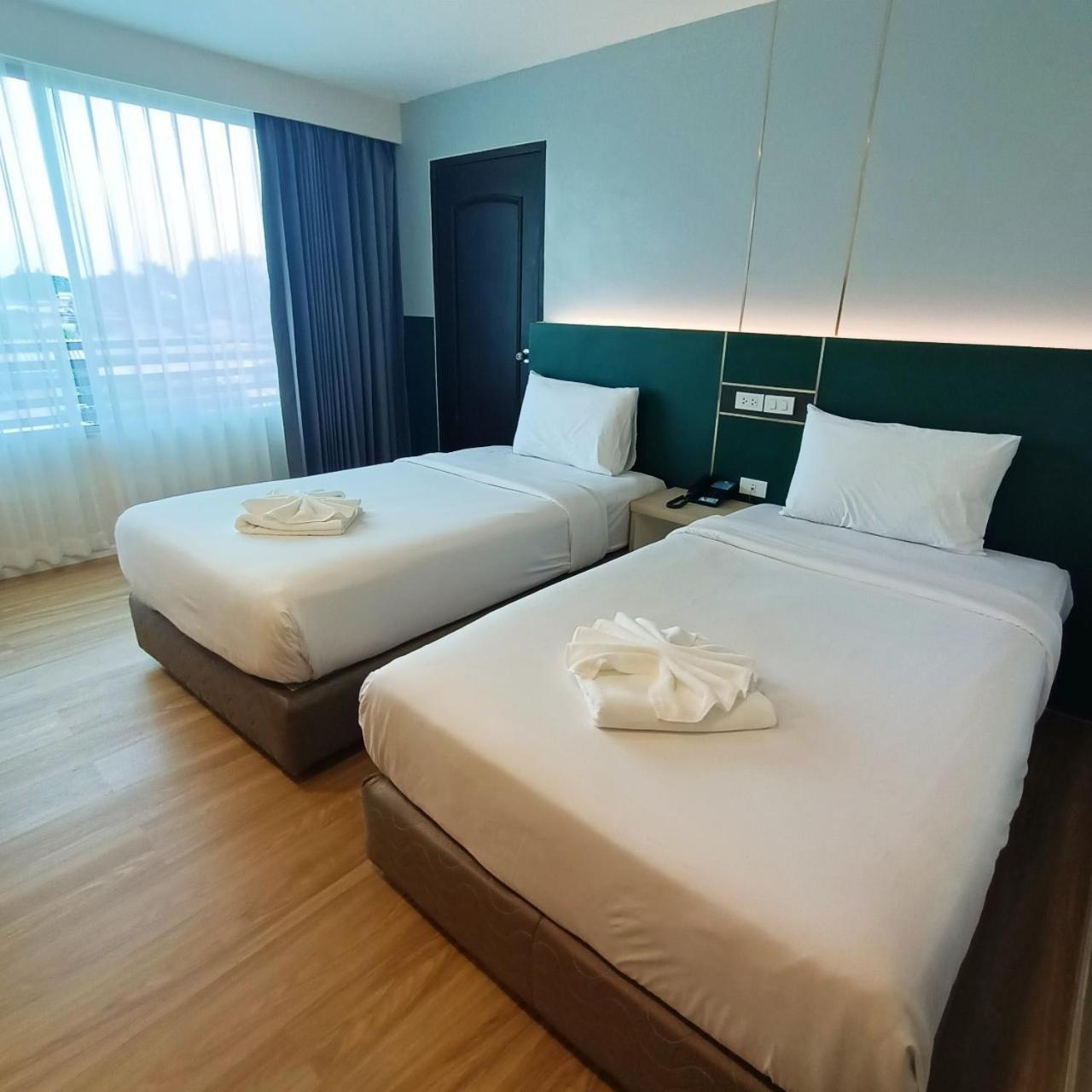 Mayflower Grande Hotel Phitsanulok Exterior photo