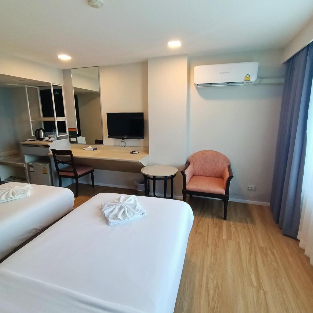 Mayflower Grande Hotel Phitsanulok Exterior photo
