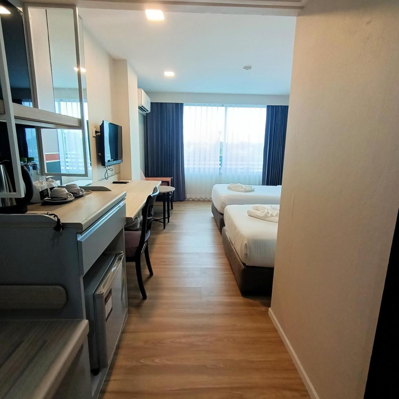 Mayflower Grande Hotel Phitsanulok Exterior photo