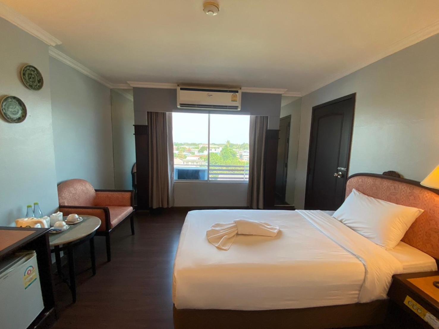 Mayflower Grande Hotel Phitsanulok Exterior photo