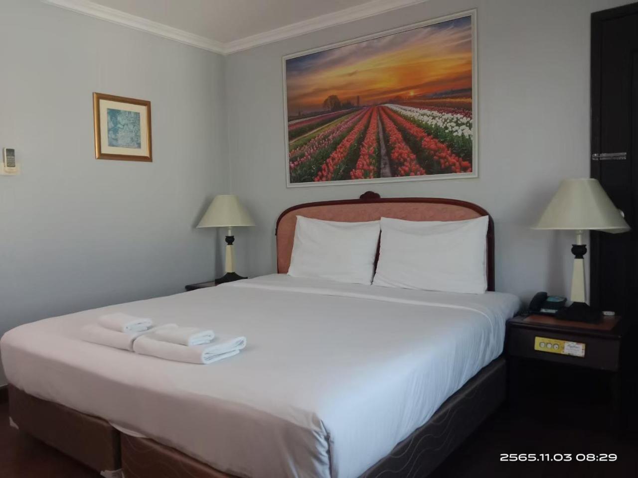 Mayflower Grande Hotel Phitsanulok Exterior photo