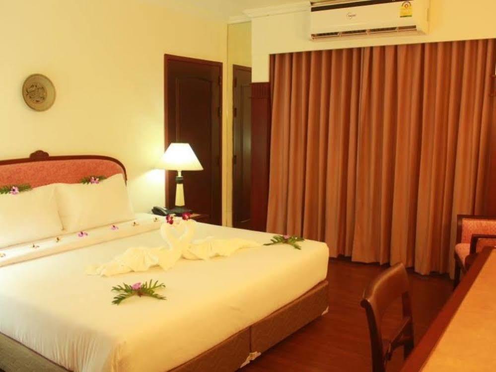Mayflower Grande Hotel Phitsanulok Exterior photo