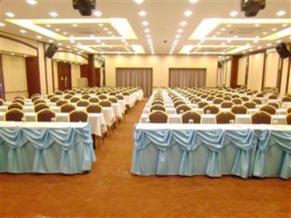 Mayflower Grande Hotel Phitsanulok Exterior photo